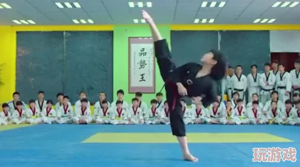 纲手脚法娴熟腿法精湛＂引发武林震动，名门弟子挑战赛一举夺冠，震惊众多武林高手！